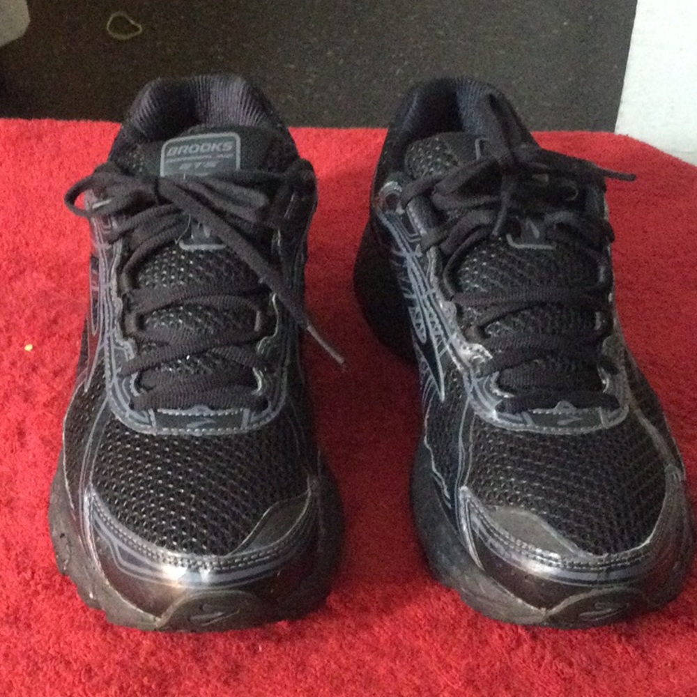 Brooks Men’s Black Running Shoes